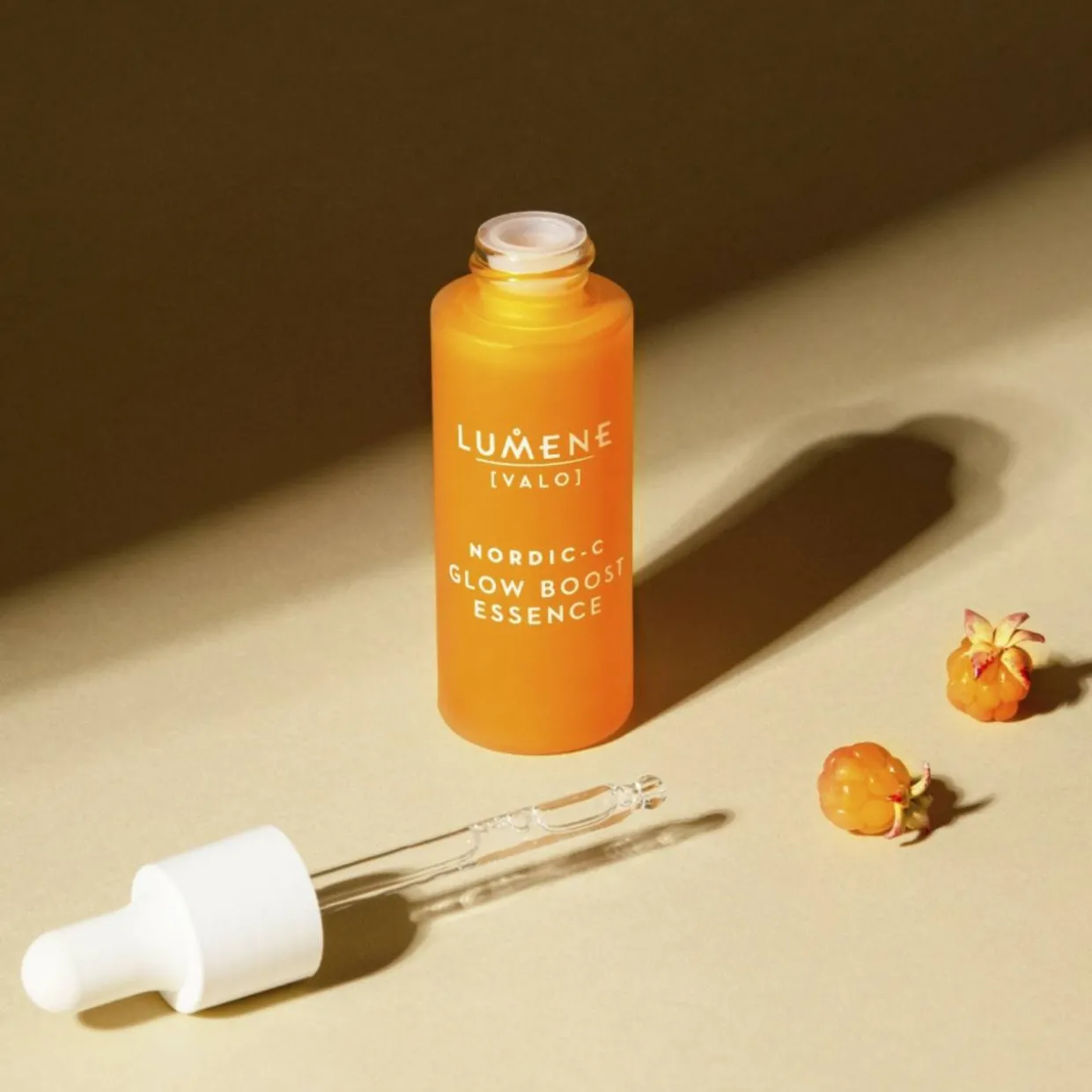 Hyaluronitiiviste Lumene VALO 30 ml Kirkastava