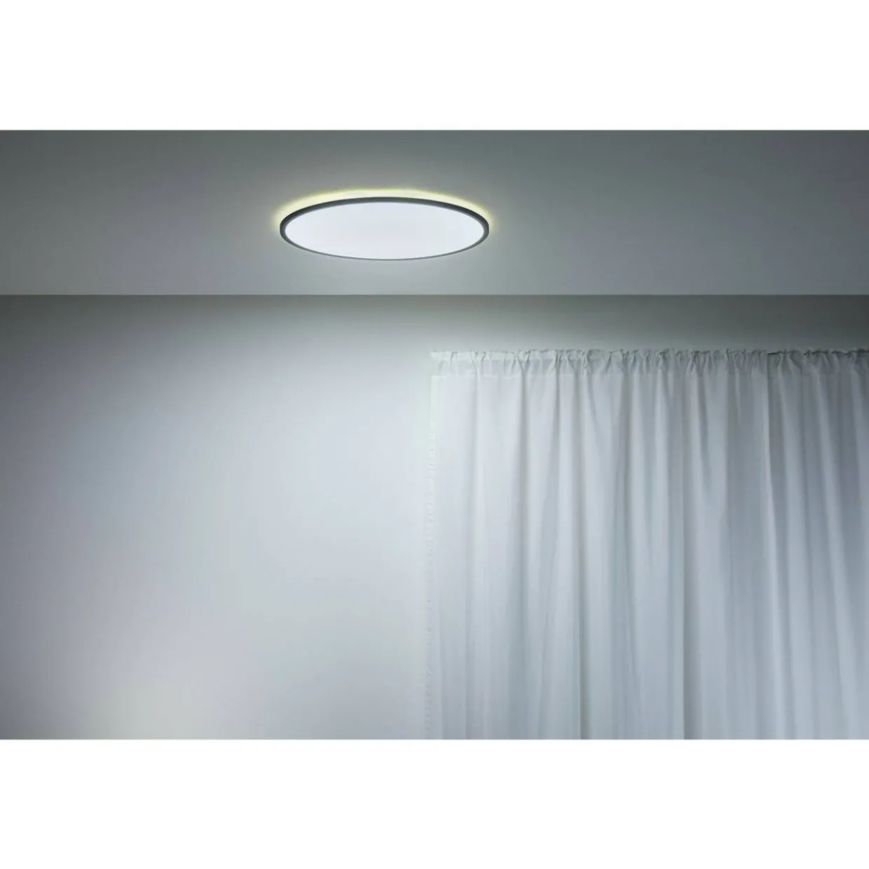 Kattovalaisin WiZ SuperSlim musta 32W