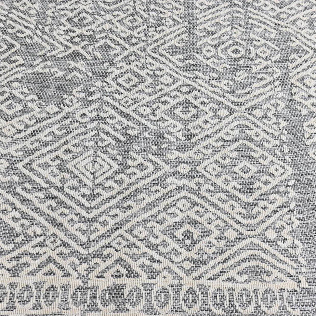 Matto Village's 200 x 290 cm Friida vaaleanharmaa