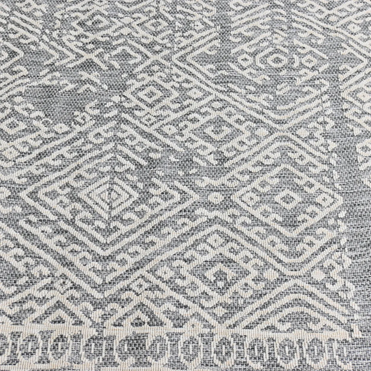Matto Village's 80 x 200 cm Friida vaaleanharmaa