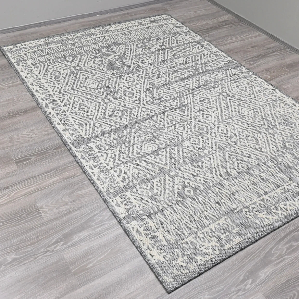 Matto Village's 80 x 300 cm Friida vaaleanharmaa