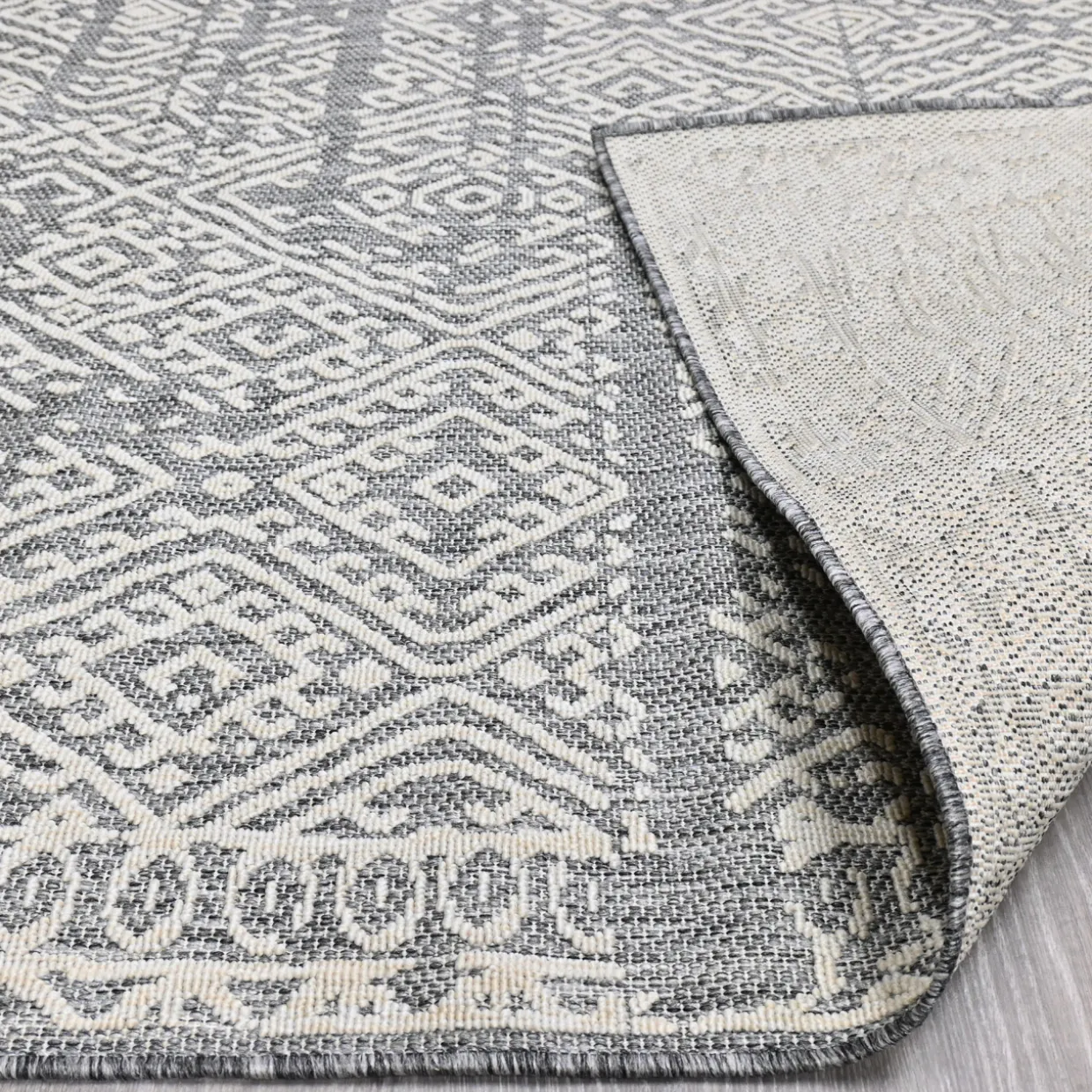 Matto Village's 80 x 300 cm Friida vaaleanharmaa