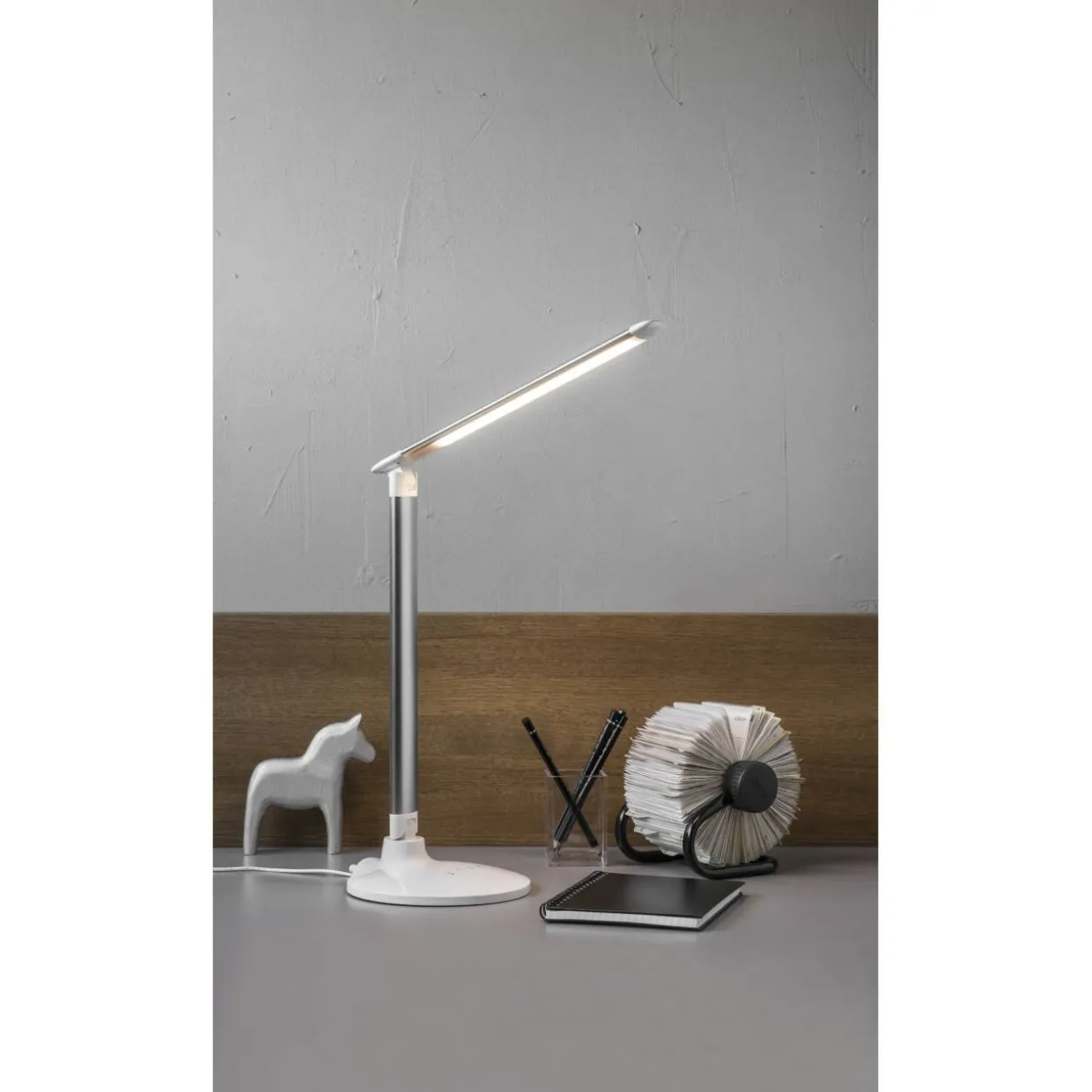 Pöytävalaisin Airam Gina 14W 827/845/860 800lm WH-SI