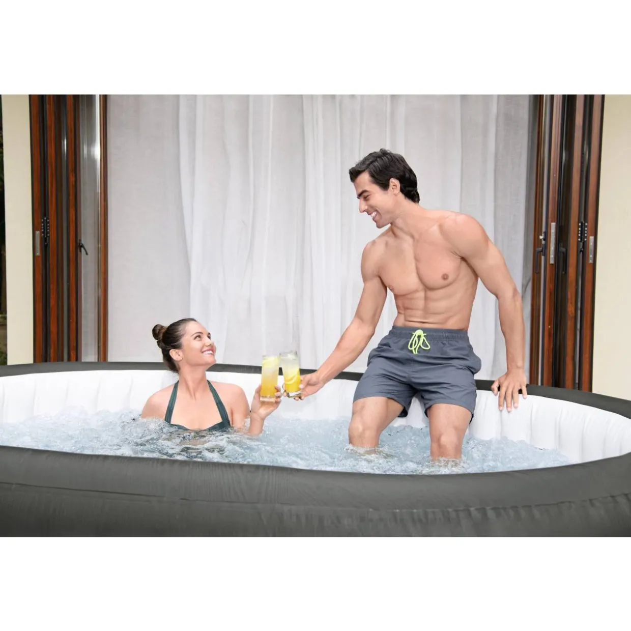 Ulkoporeallas Bestway Lay-Z-Spa Mauritius AirJet, 5-7 hengelle