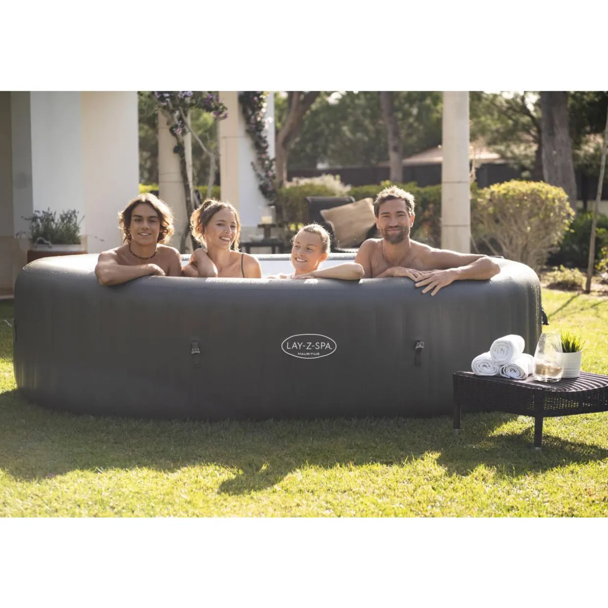 Ulkoporeallas Bestway Lay-Z-Spa Mauritius AirJet, 5-7 hengelle